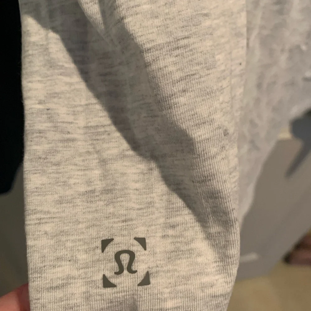 NWT Lululemon Gray Long Sleeve Shirt - Picture 6 of 6